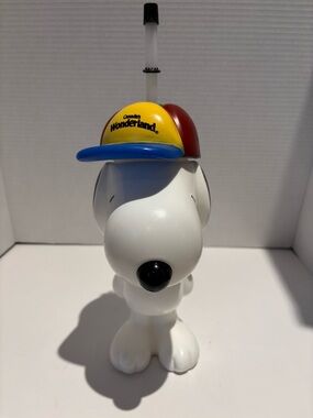 Canada's Wonderland Snoopy Peanuts 2010 Souvenir Drink Cup Drinking Water Bottle